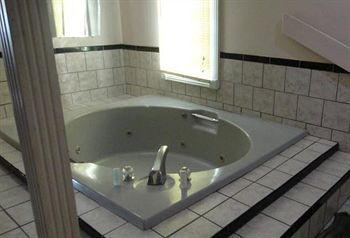 Econo Lodge Norwalk Dış mekan fotoğraf